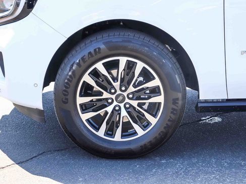 Certified 2025 Ford Expedition Platinum AWD/4WD image 9