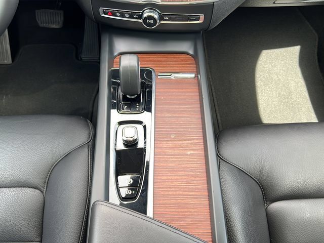 Used 2023 Volvo XC60 B5 Plus AWD/4WD image 18
