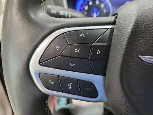 Used 2022 Chrysler Pacifica Touring-L AWD/4WD image 41