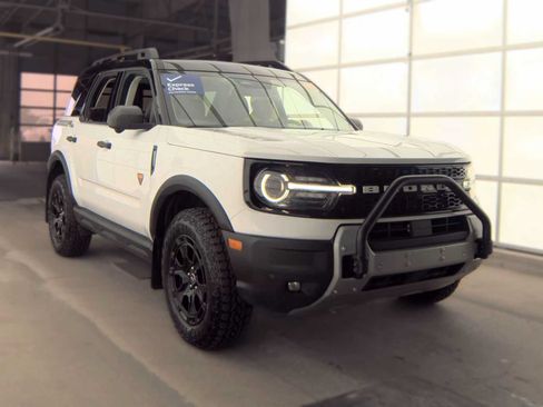 Used 2025 Ford Bronco Sport Badlands w/ Sasquatch Badlands Package AWD/4WD image 2