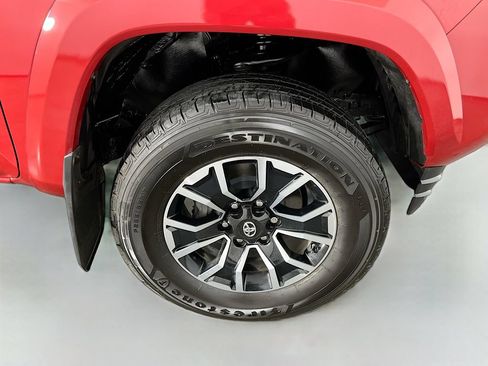 Used 2021 Toyota Tacoma TRD Sport AWD/4WD image 36