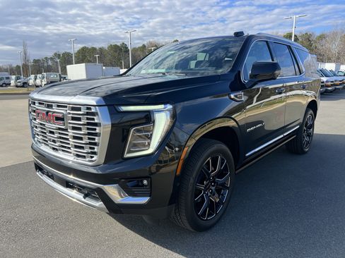 Used 2025 GMC Yukon Denali w/ Sun & Power Step Package image 5