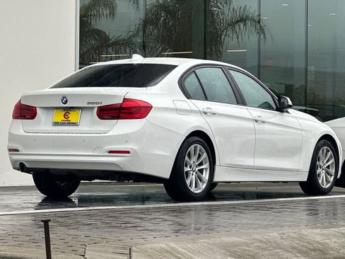 Used 2017 BMW 320i Sedan image 3