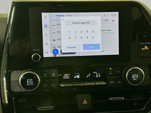 Used 2023 Toyota Highlander LE FWD image 24