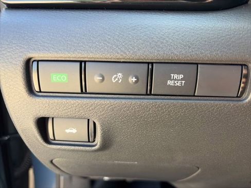 Used 2025 Nissan Sentra SR FWD image 17