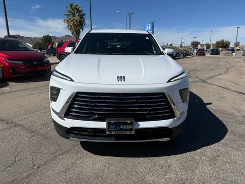 Used 2025 Buick Enclave Preferred image 2