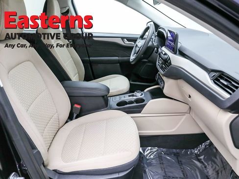 Used 2021 Ford Escape SE image 22