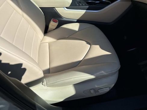 Used 2023 Toyota Highlander XLE image 10