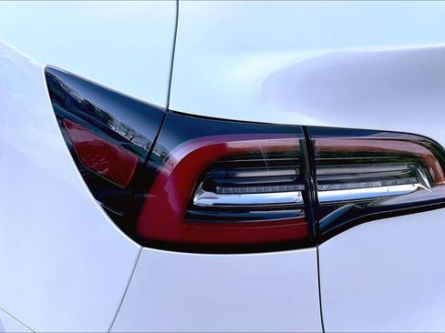 Used 2020 Tesla Model Y Long Range AWD/4WD image 22
