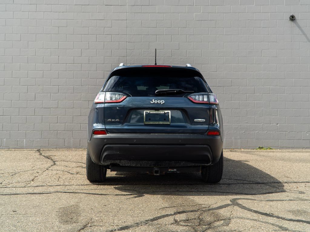 Used 2019 Jeep Cherokee Latitude w/ Cold Weather Group AWD/4WD image 6