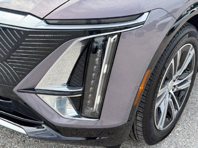 Used 2026 Cadillac Lyriq Luxury AWD/4WD image 9