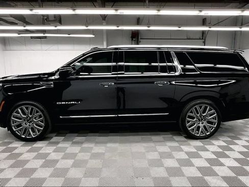 Used 2025 GMC Yukon XL Denali Ultimate AWD/4WD image 14