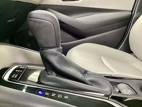 Used 2022 Toyota Corolla LE image 12