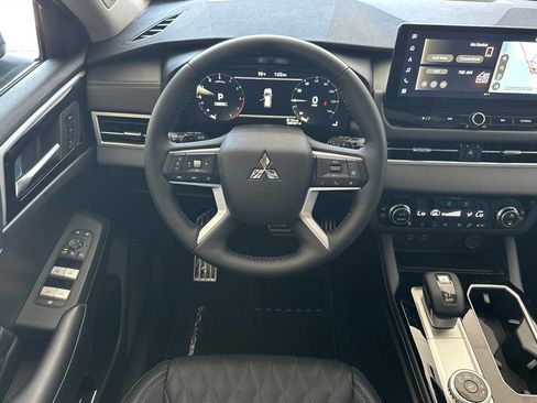 New 2025 Mitsubishi Outlander SEL image 13