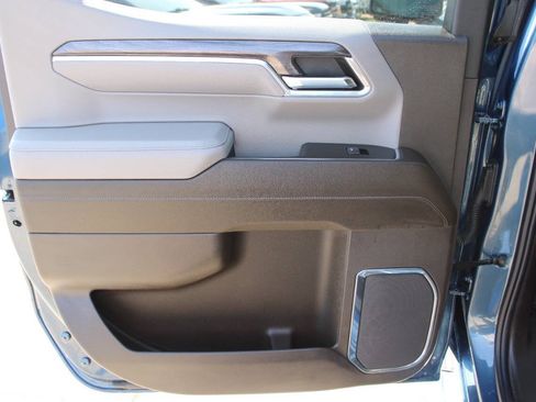Used 2024 Chevrolet Silverado 1500 LTZ AWD/4WD image 9