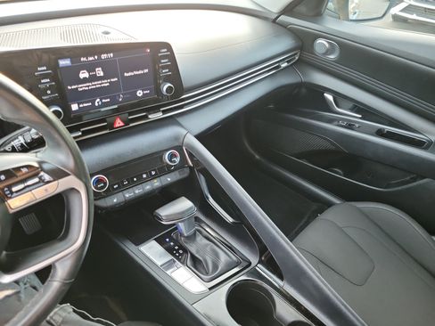 Certified 2022 Hyundai Elantra SEL w/ Convenience + Premium Package image 15