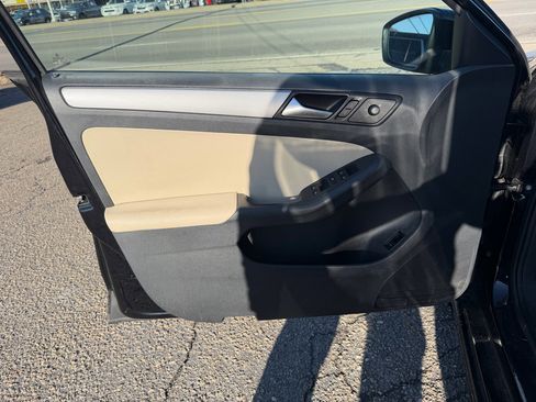 Used 2017 Volkswagen Jetta SE image 19