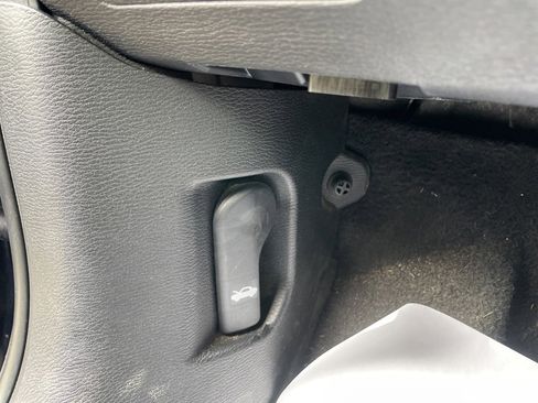 Used 2024 Mitsubishi Outlander SE image 19