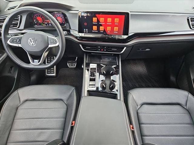 Used 2024 Volkswagen Atlas Cross Sport SEL R-Line AWD/4WD image 19