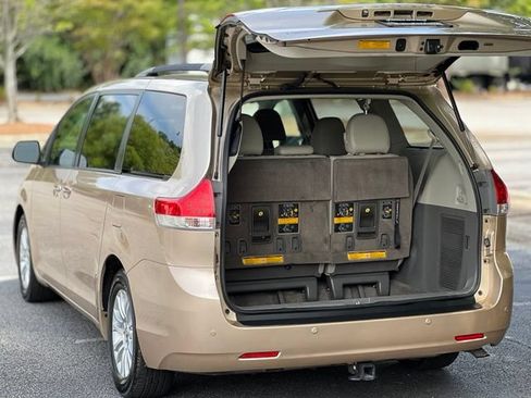 Used 2013 Toyota Sienna XLE w/ Premium Pkg FWD image 41