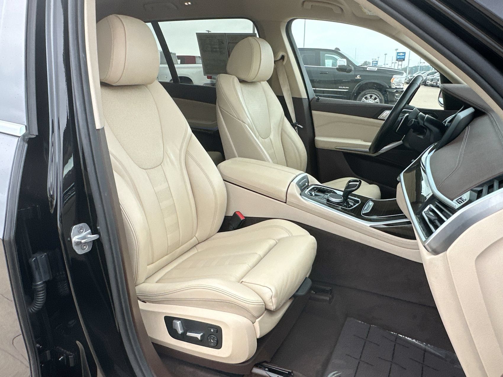 Used 2019 BMW X7 xDrive40i w/ Cold Weather Package AWD/4WD image 26