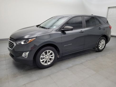 Used 2021 Chevrolet Equinox LS w/ LS Convenience Package image 2