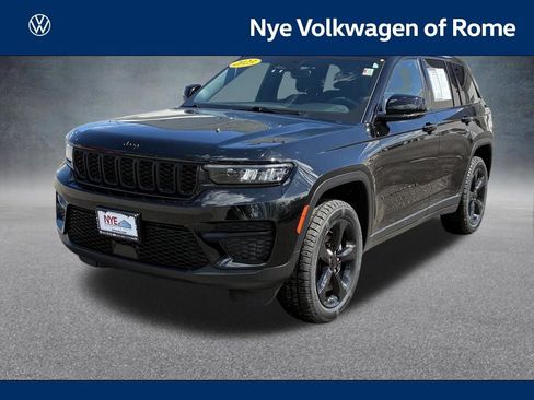 Used 2023 Jeep Grand Cherokee Altitude AWD/4WD image 1
