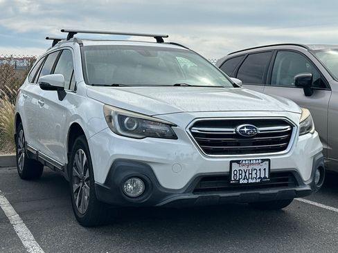 Used 2018 Subaru Outback 3.6R Touring w/ Popular Package #3 AWD/4WD image 2