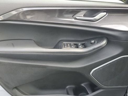 Used 2022 Jeep Grand Cherokee L Laredo AWD/4WD image 17