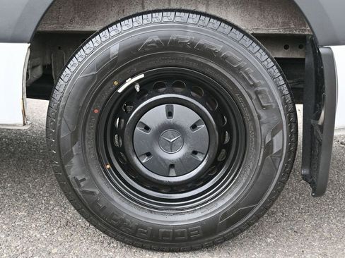 Used 2025 Mercedes-Benz Sprinter 2500 image 6