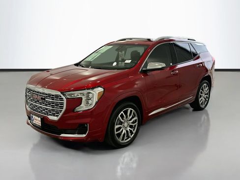 Used 2024 GMC Terrain Denali w/ Denali Premium Package AWD/4WD image 3