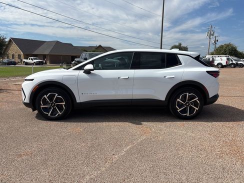 New 2026 Chevrolet Equinox EV LT image 2