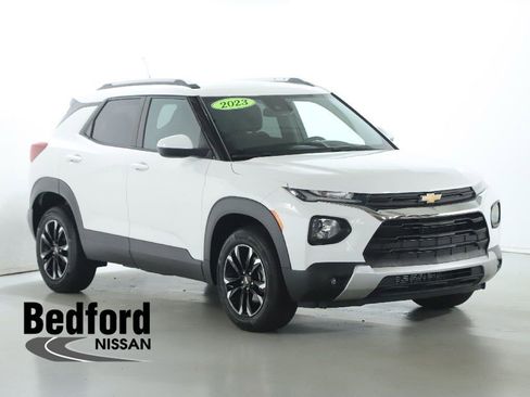 Used 2023 Chevrolet TrailBlazer LT w/ Convenience Package AWD/4WD image 1