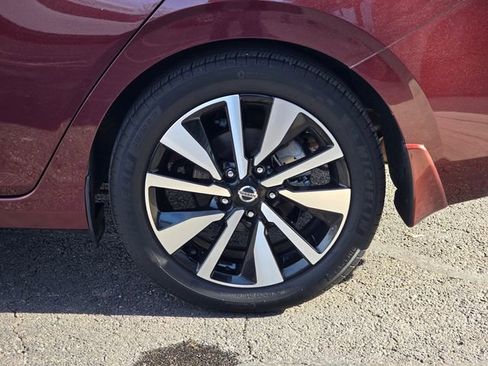 Used 2022 Nissan Sentra SV w/ SV Premium Package image 13