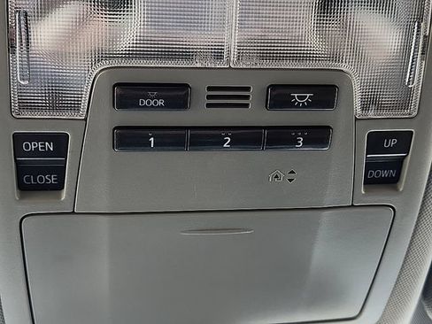 Used 2018 Toyota Highlander Limited FWD image 19