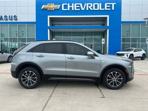 Used 2024 Cadillac XT4 Sport FWD image 2