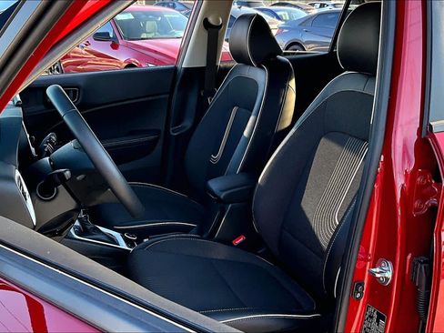 Certified 2025 Hyundai Venue Limited image 16