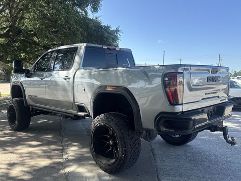 Used 2025 GMC Sierra 2500 AT4X AWD/4WD image 13