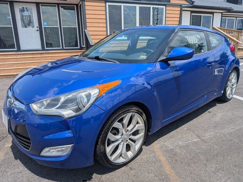Used 2013 Hyundai Veloster w/ Style Pkg FWD image 2