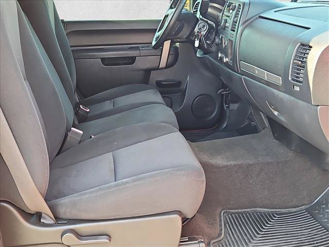 Used 2010 Chevrolet Silverado 2500 LT w/ Interior Plus Package AWD/4WD image 18