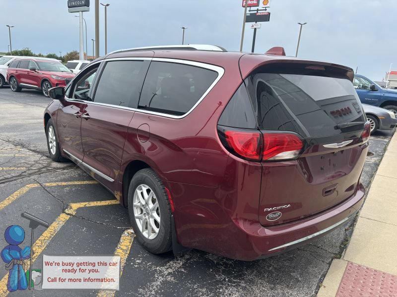 Used 2020 Chrysler Pacifica Touring-L FWD image 3