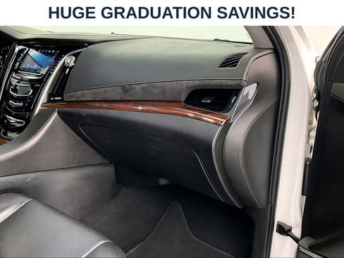 Used 2018 Cadillac Escalade Luxury AWD/4WD image 19