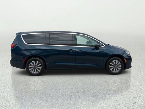 Used 2022 Chrysler Pacifica Touring-L FWD image 8