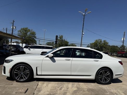 Used 2022 BMW 740i xDrive w/ M Sport Package image 3