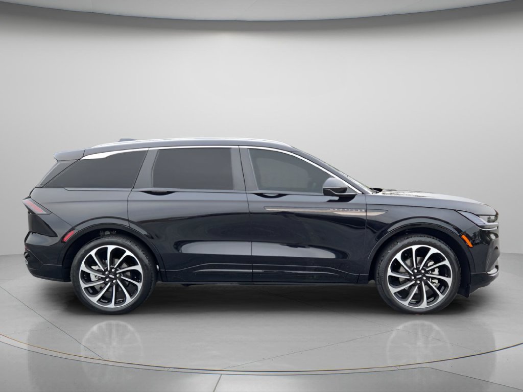 Used 2025 Lincoln Nautilus Black Label AWD/4WD image 9