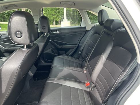 Used 2023 Volkswagen Jetta SE w/ Panoramic Sunroof Package FWD image 28