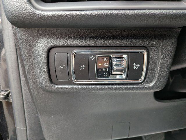 Used 2023 Lincoln Corsair AWD image 14