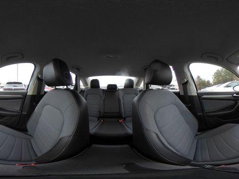 Used 2025 Volkswagen Jetta SE image 42