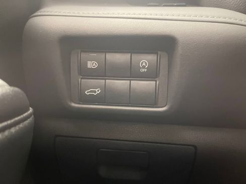 Certified 2024 Toyota Highlander XLE image 28