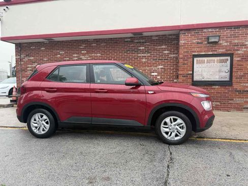 Used 2021 Hyundai Venue SE FWD image 4